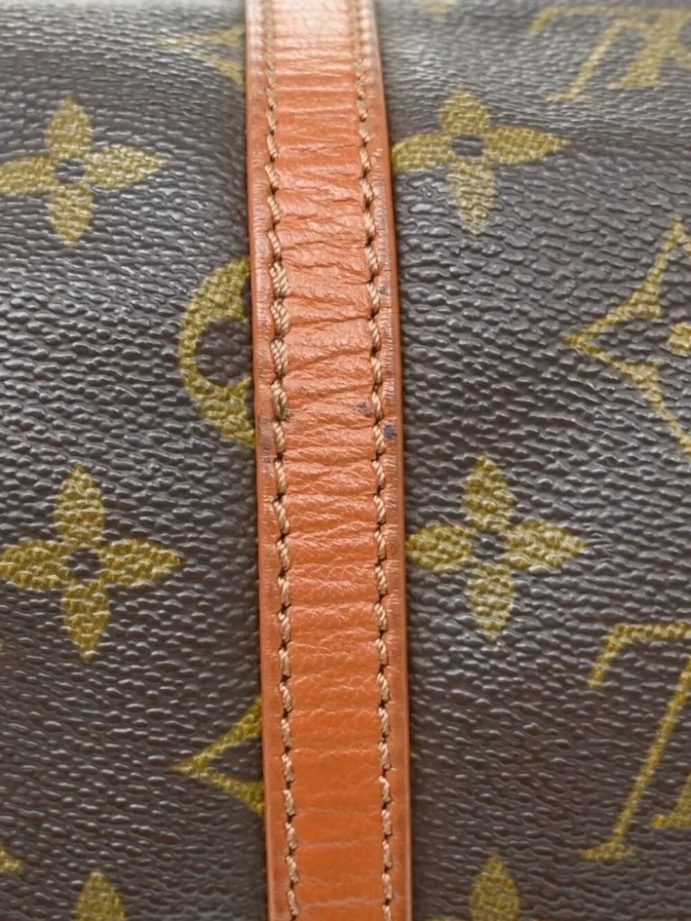 Louis Vuitton outside 	ab